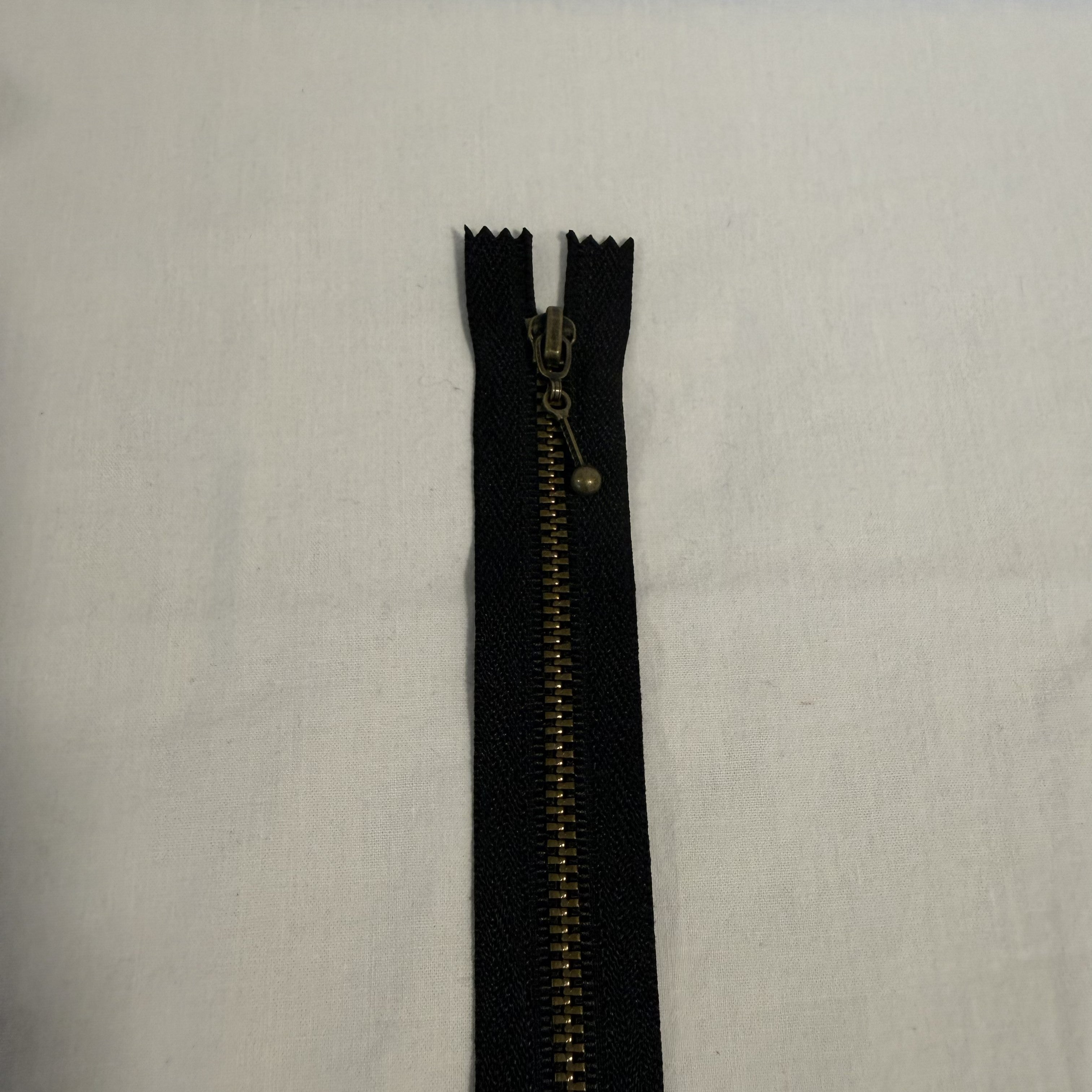 Glidelås 4 mm metall 45 cm